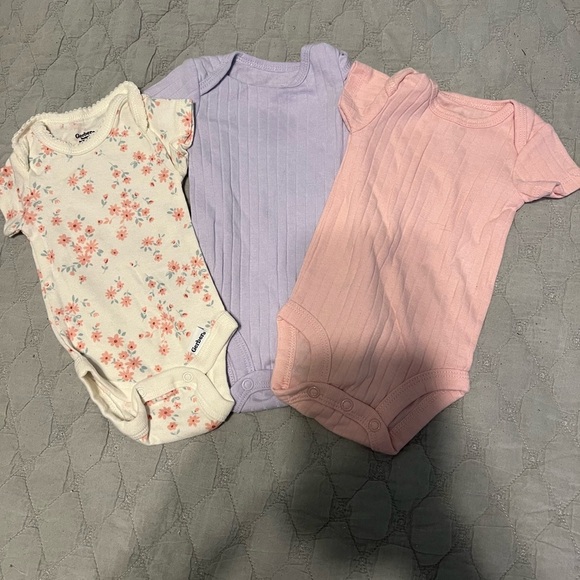 Newborn Onsie Bundle - Picture 1 of 6